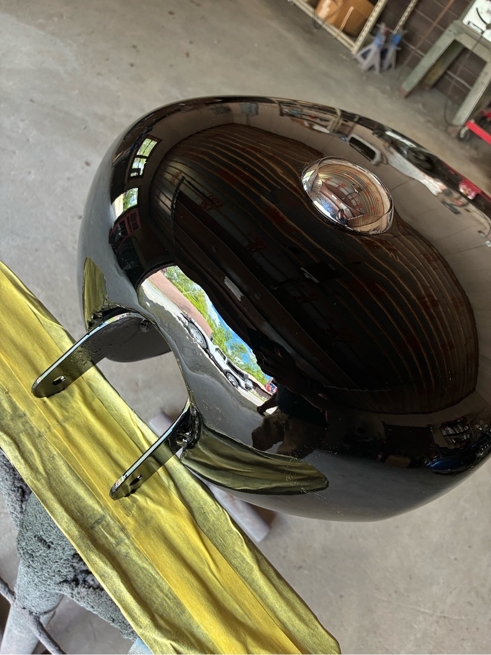 Harley sporster 1200 883 roadster gastank 4.5 gallon painted vivid black - Picture 9 of 10